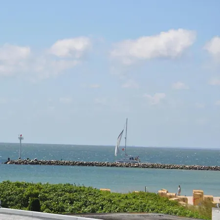 Ruhe, & Strandnaehe Auf Fehmarn *
